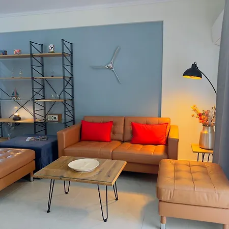 Steel & Oak-stylish Near Shore *