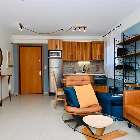 Steel & Oak-stylish Near Shore Appartement