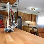 Steel & Oak-stylish Near Shore Apartament *