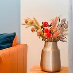 Apartament Steel & Oak-stylish Near Shore