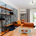 Apartament Steel & Oak-stylish Near Shore *