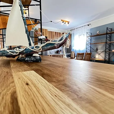 Steel & Oak-stylish Near Shore *