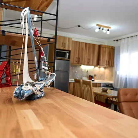 Steel & Oak-stylish Near Shore Apartament *