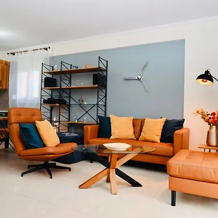 Steel & Oak-stylish Near Shore Apartamento Kavala