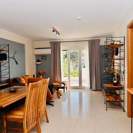 Steel & Oak-stylish Near Shore
