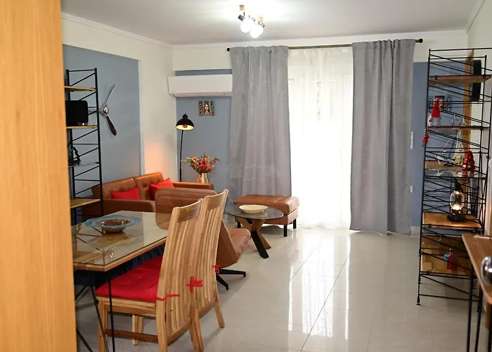Steel & Oak-stylish Near Shore Apartmán Kavala